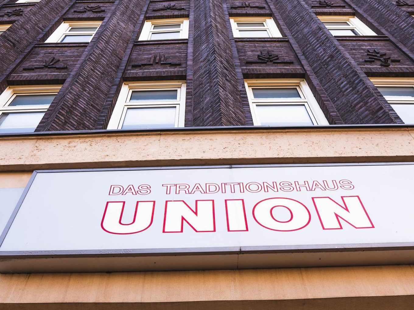Fassade des Union Kinos Bochum mit Schriftzug „Das Traditionshaus Union“